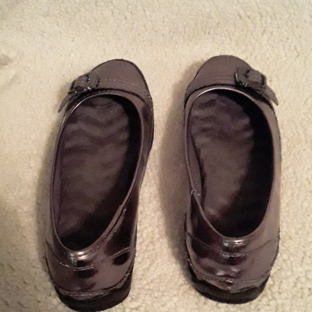 Bronze flat shoe